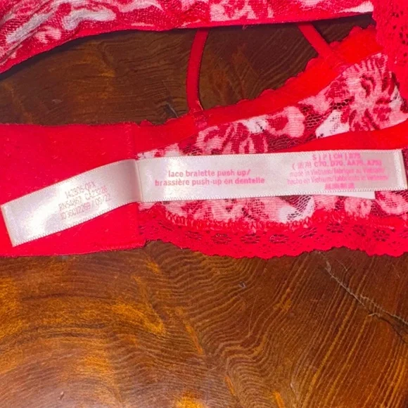 PINK Victoria's Secret Red Heart Lace Bralette - Picture 3 of 4